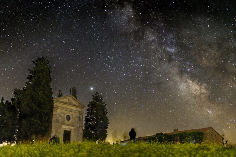 Notte di San Lorenzo 2026: dove vedere le stelle cadenti (Perseidi) vicino Firenze